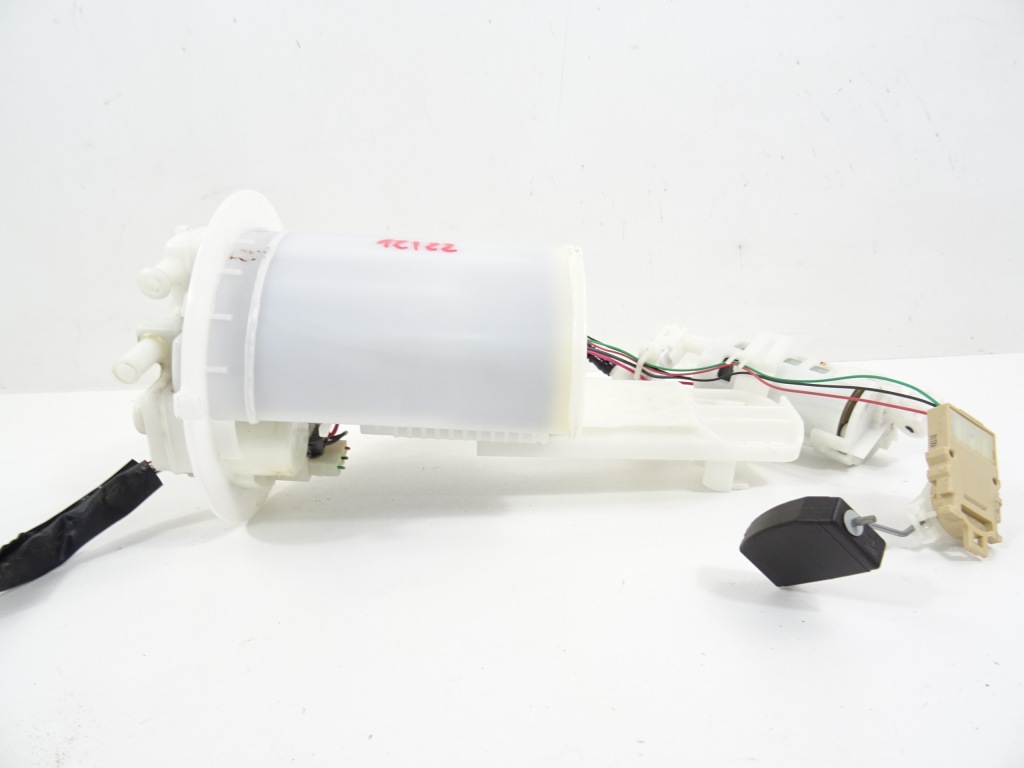 Купити Lexus ux 250h насос пального 1.8 гібрид 77020-02c21