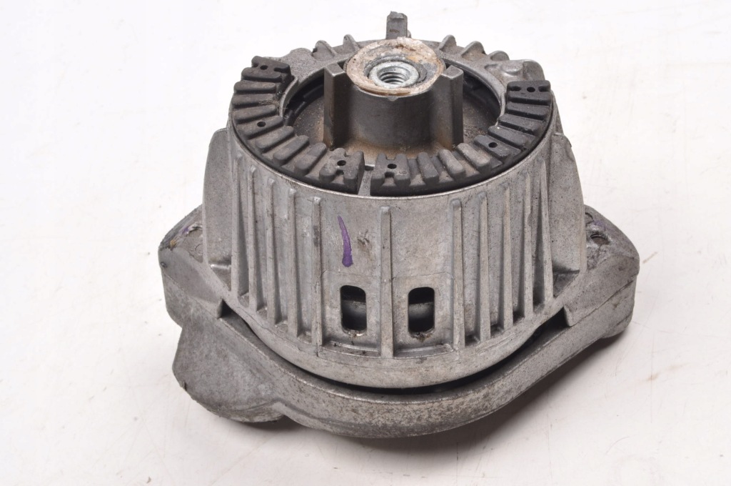 фото №3, Mercedes slk iii w172 r172 2.2 кронштейн подушка двигателя a1722401317