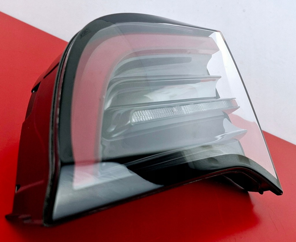 Tesla model 3 / y фара задня правий w кришці  led 1502089-00-b Оригінал