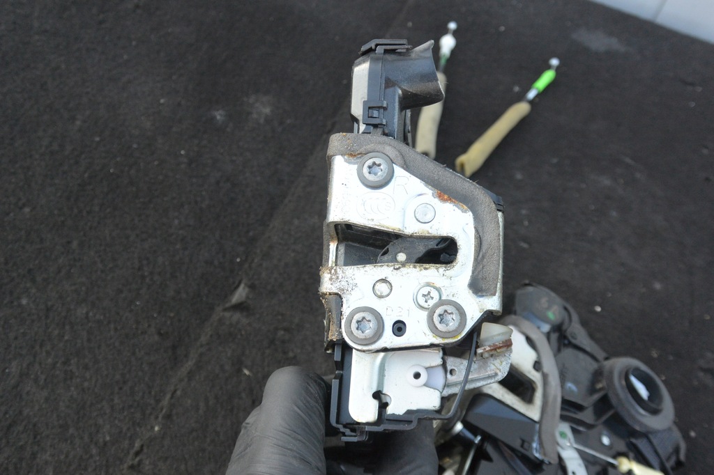 фото №9, Замок дверь правый левый перед toyota prius plus + europa