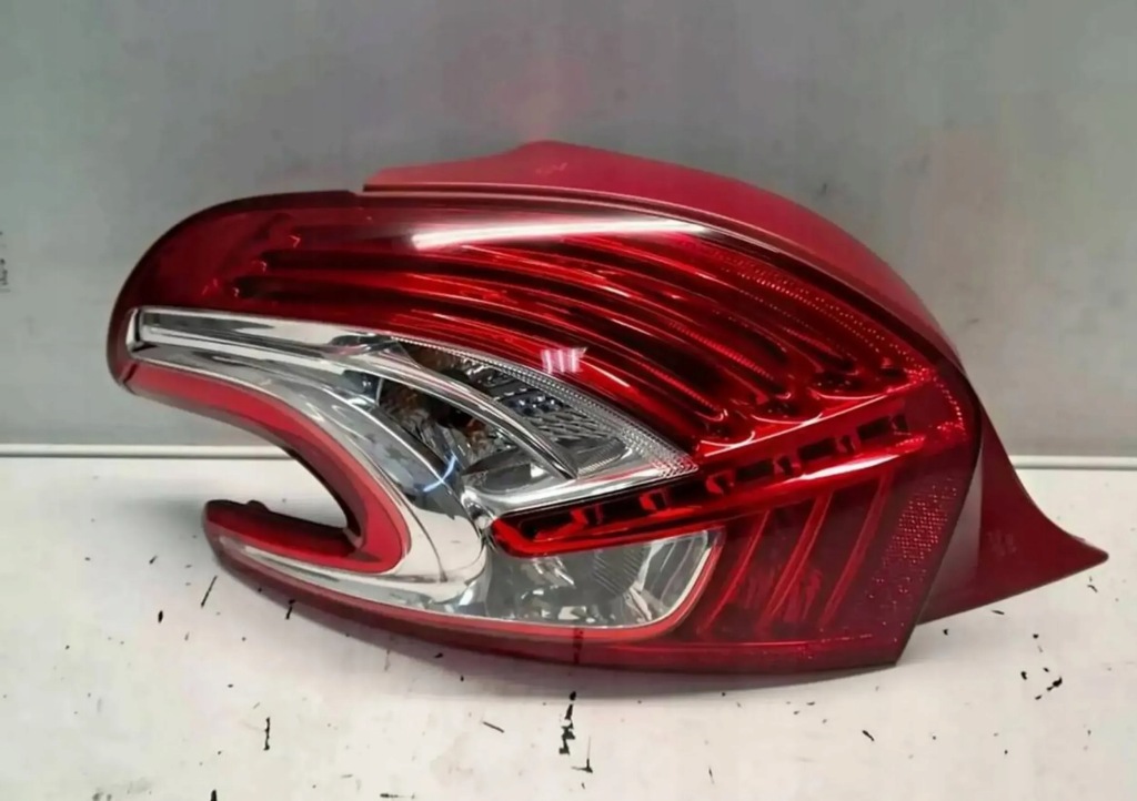 фото №1, Peugeot 208 левая лампа задняя led - ok