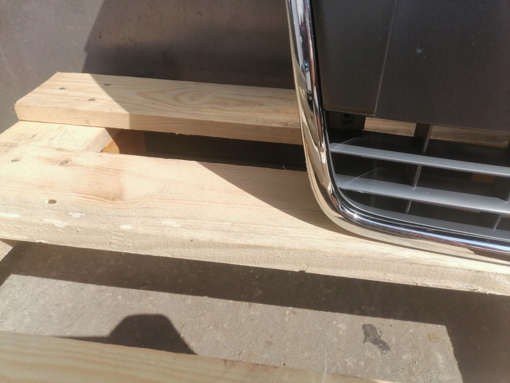 фото №6, Audi a4 b7 решётка радиатора средняя решётка радиатора хром