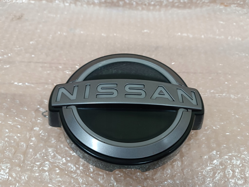 фото №1, Nissan ariya значок эмблема решётка радиатора решётка радиатора перед 62890 5mp0a