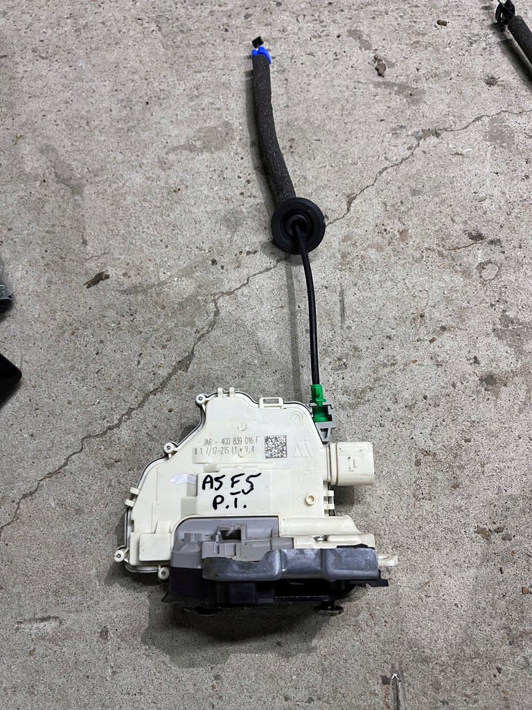 фото №1, Audi a4 b9 a5 f5 8w замок дверь правый задняя