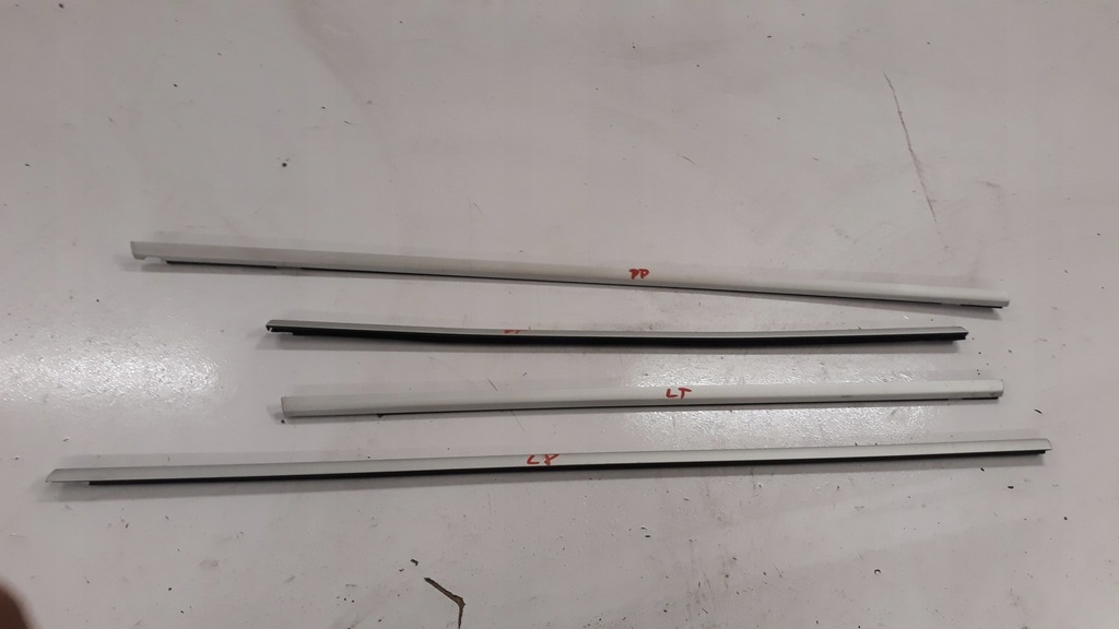 фото №1, Молдинг ущільнювач комплект cayenne i 06-