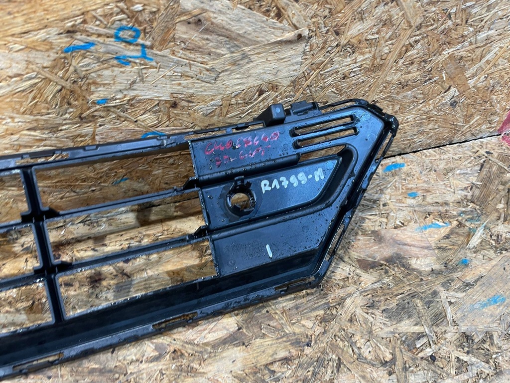 фото №12, Volvo xc40 xc-40 lift 22- c40 решітка радіатора решітка нижня бампера перед передня