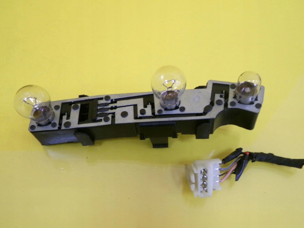 фото №2, Вкладиш лампи правий задня w кришка alfa romeo 166 nr1191