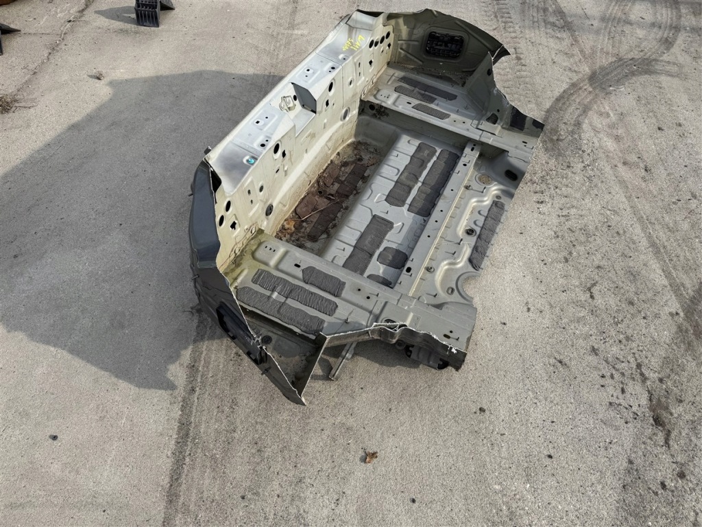 Ремень задний поддон задний  кузов mercedes cla w118 седан nr farby 787 18-23r в Украине