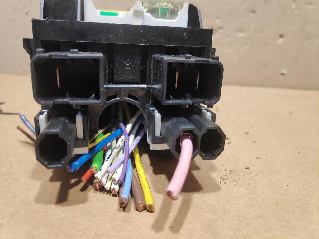 фото №8, Коробка запобіжників peugeot 308 t9 1801493-1