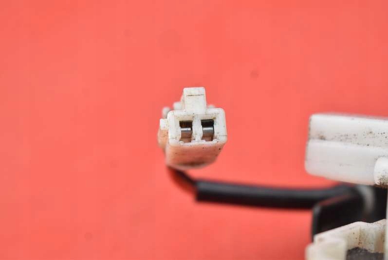 фото №7, Замок крышки задняя багажника mazda 6 1 i gg sedan 02-05