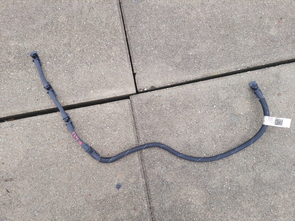 Купити Bmw f40 f44 труба патрубок шланг пального 8587546