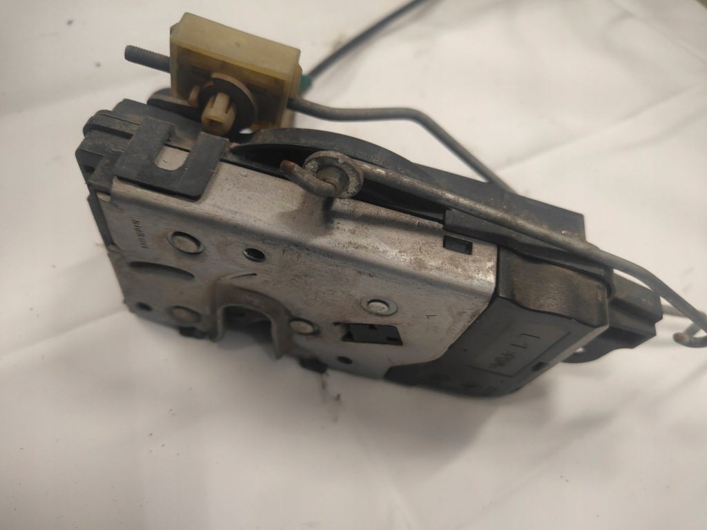 Замок двері лівий перед astra h 13128111fw 5 pin Доставка