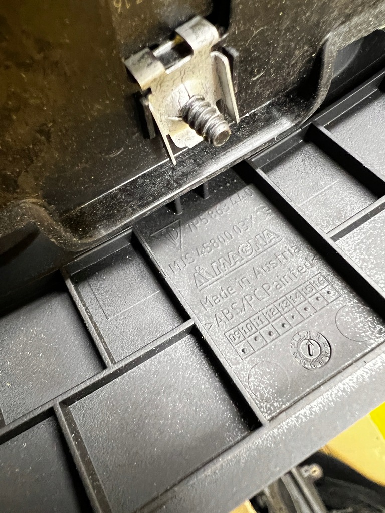 фото №7, Вход 12v прикуриватель туннель porsche cayenne ii 7p5 lift 92a