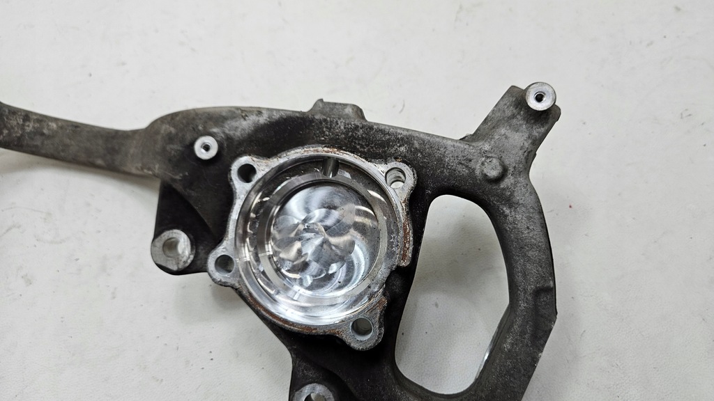 фото №7, Поворотный кулак рычаг правый mercedes c-klasa w205