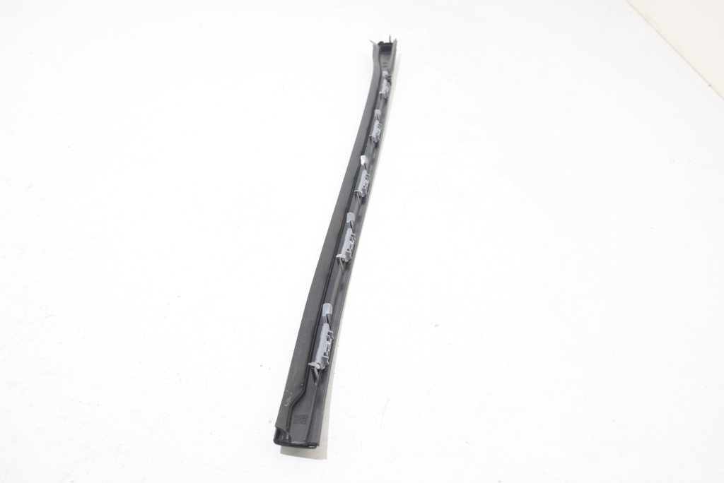 фото №8, Bmw x7 g07 левая молдинг стекло лобовое передней 475 black sapphire металлик