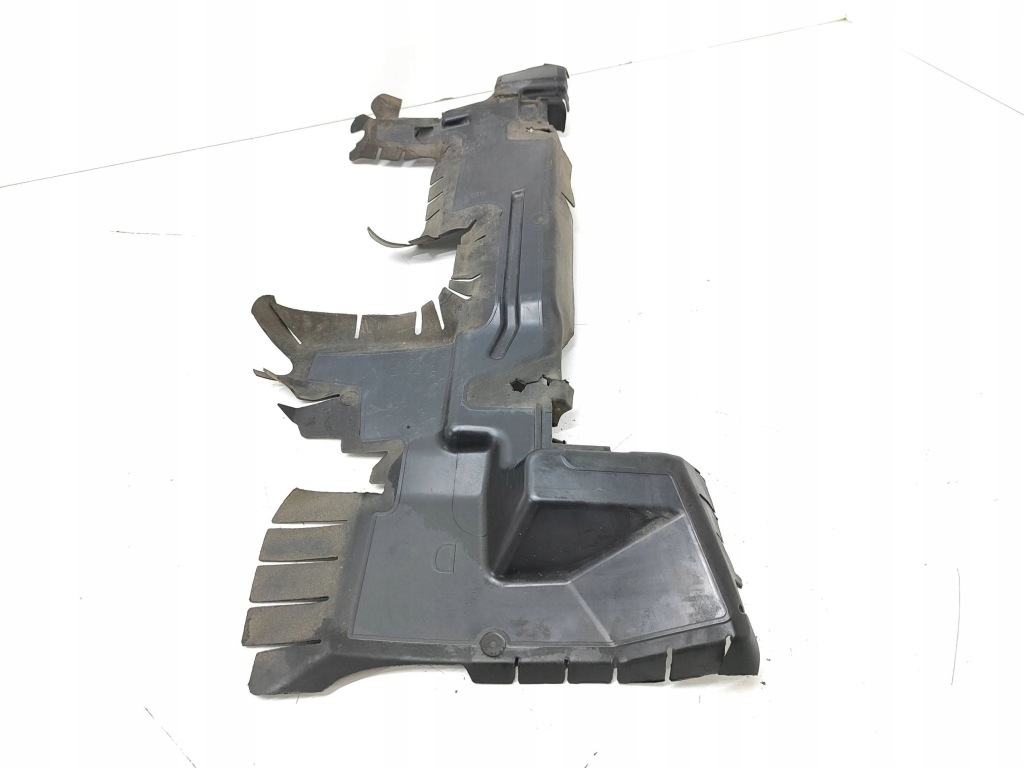 Peugeot 3008 2 2016 перед сторона правый  впуск / канал воздуха интеркулер в Украине