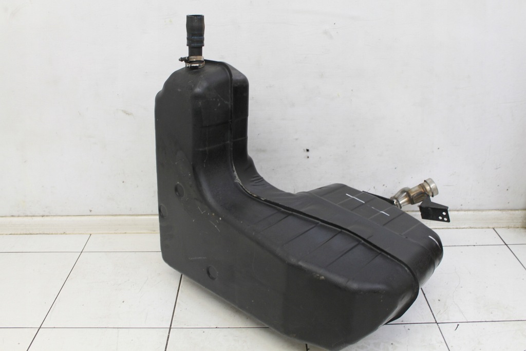 фото №4, Audi r8 420 06- bak топлива 4.2 fsi 420201022d