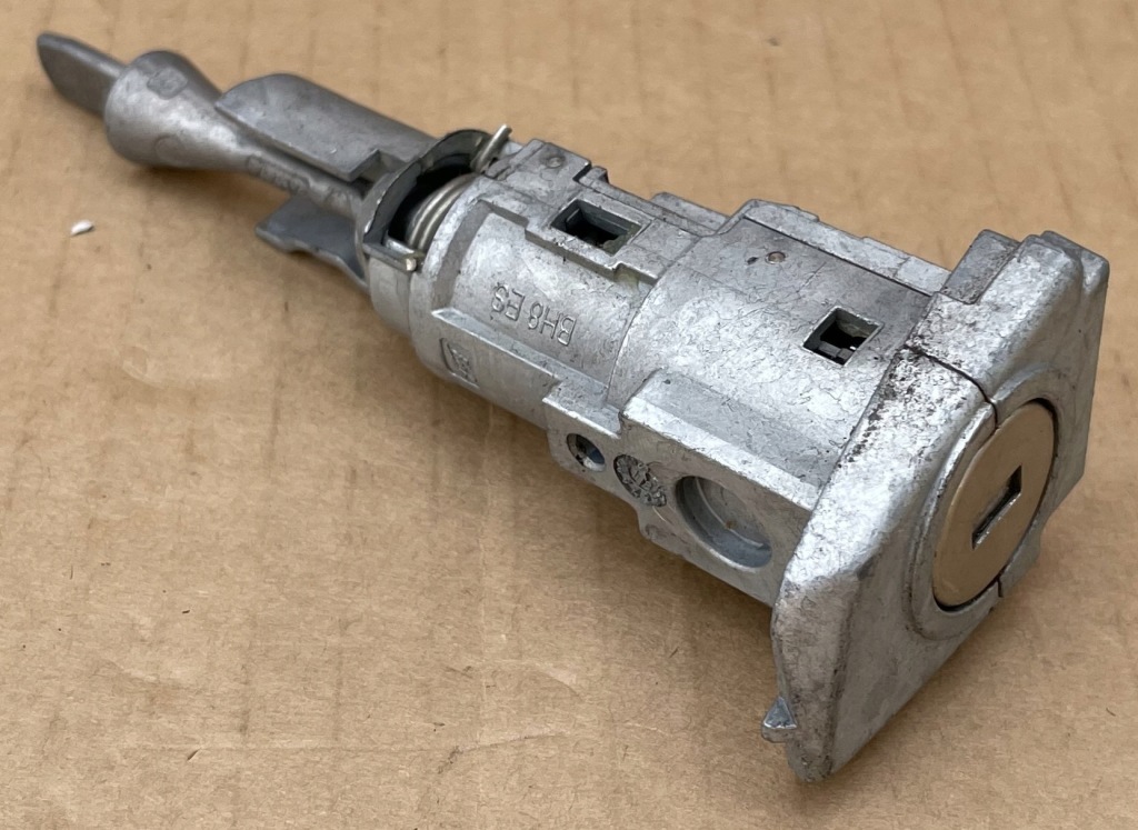 Купити Вкладка двері перед touareg 2017- 760837167 оригінал ideał