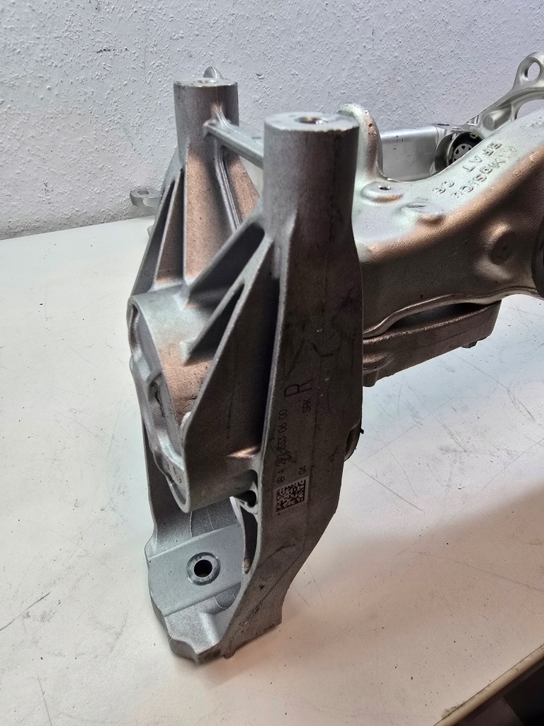 Mercedes eqe підрамник передній a2973452900 в Україні