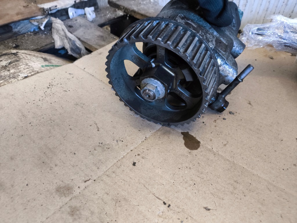 Купити Dacia sandero насос упорскування renault dacia 1.5 dci 167003608r ?