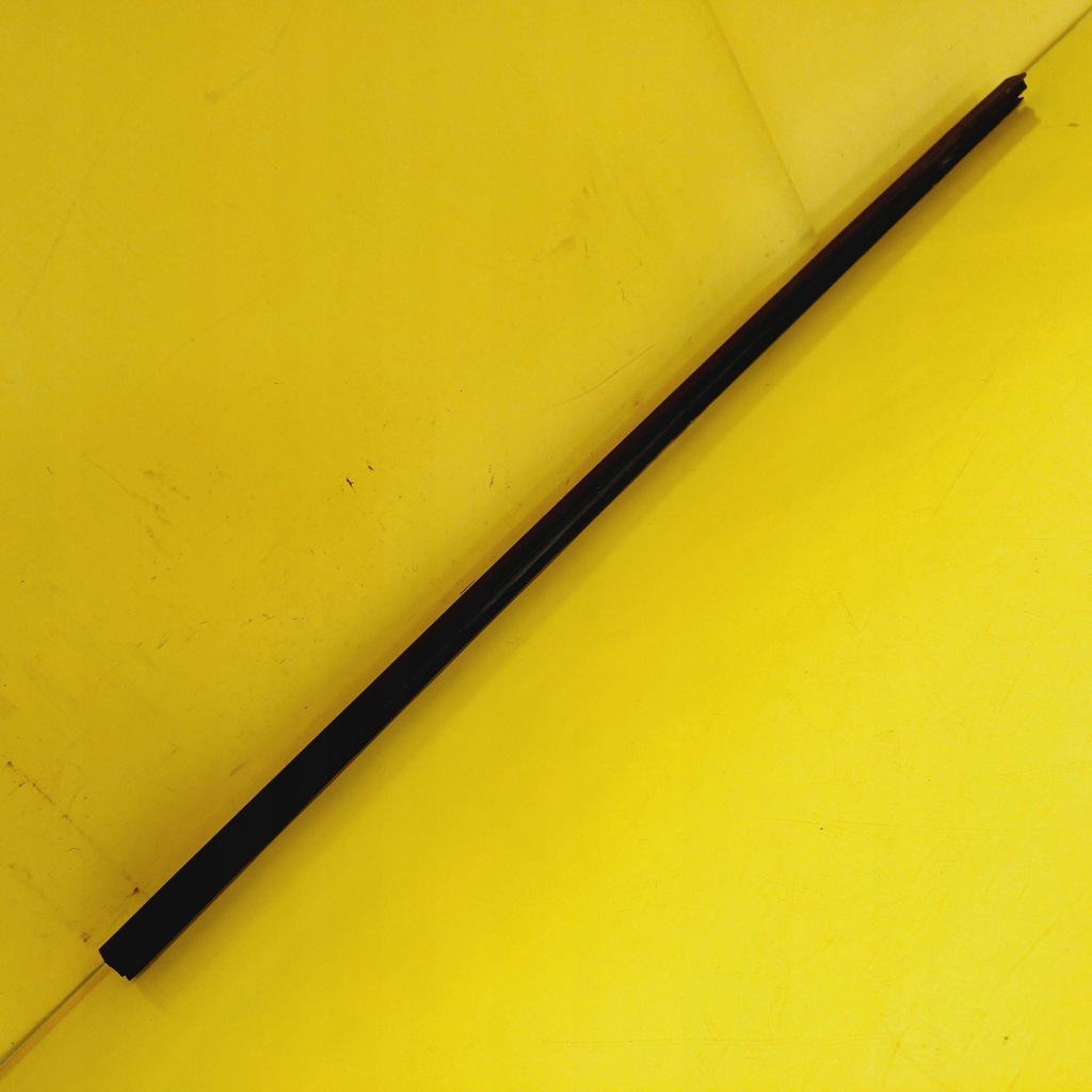 Молдинг ущільнювач правий перед mercedes benz clk w208 16214 nr103 Ціна