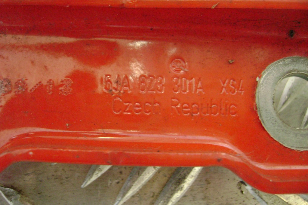 фото №3, Skoda rapid toledo iv - петли капот