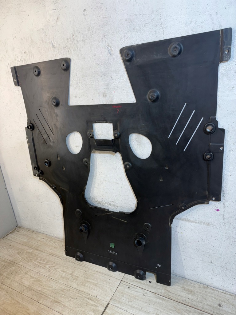 Ferrari 88525400 плита накладка подвеска с Разборки