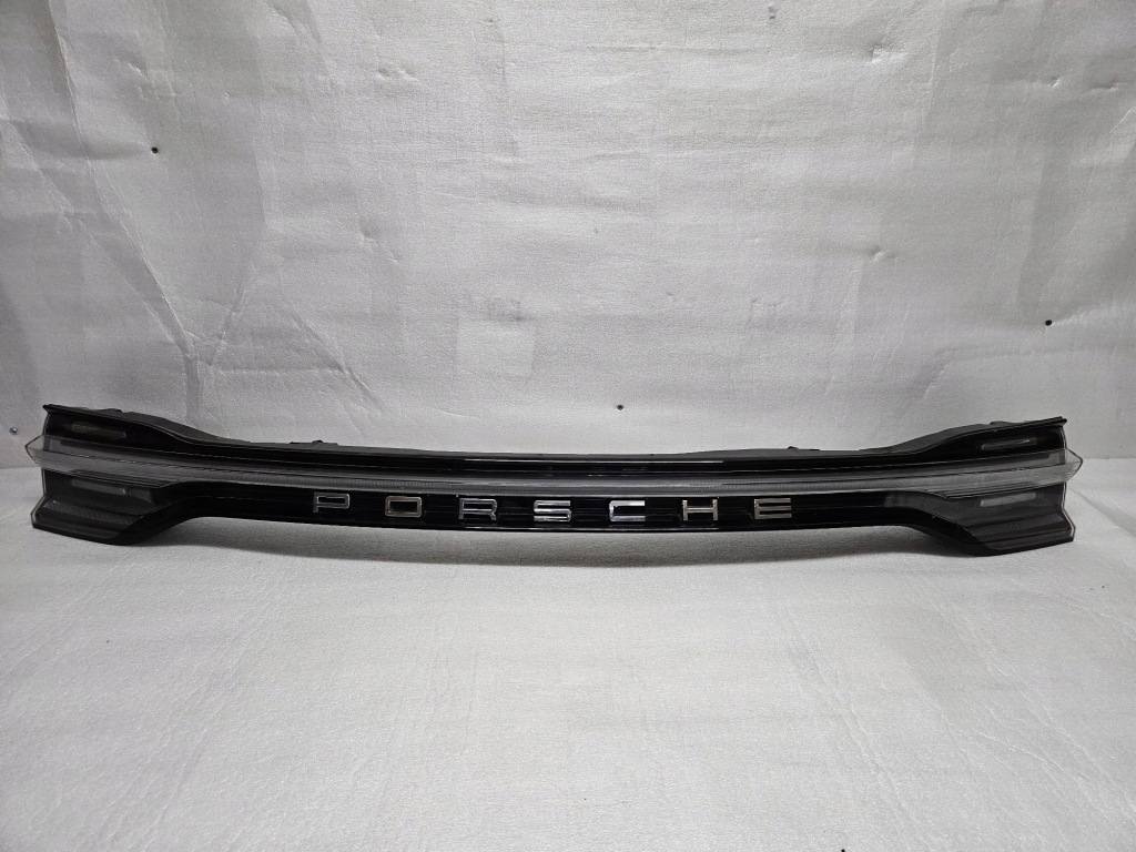 фото №1, Оригінальна лампа задня накладка porsche macan lift 95b945208f