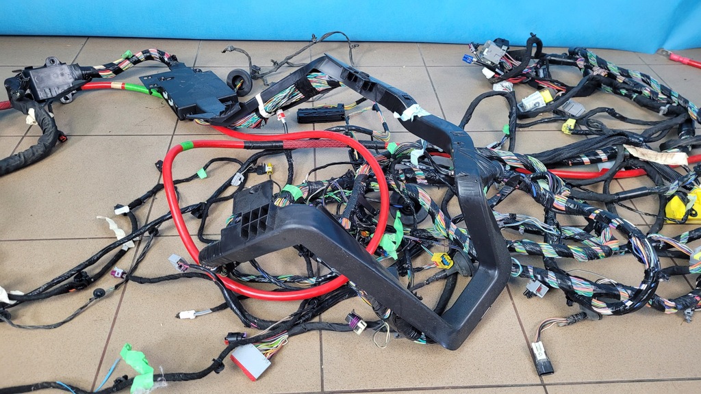 фото №8, Dodge challenger 6.4l srt hemi smpi v8 джгут відсік двигуна 68281168ae