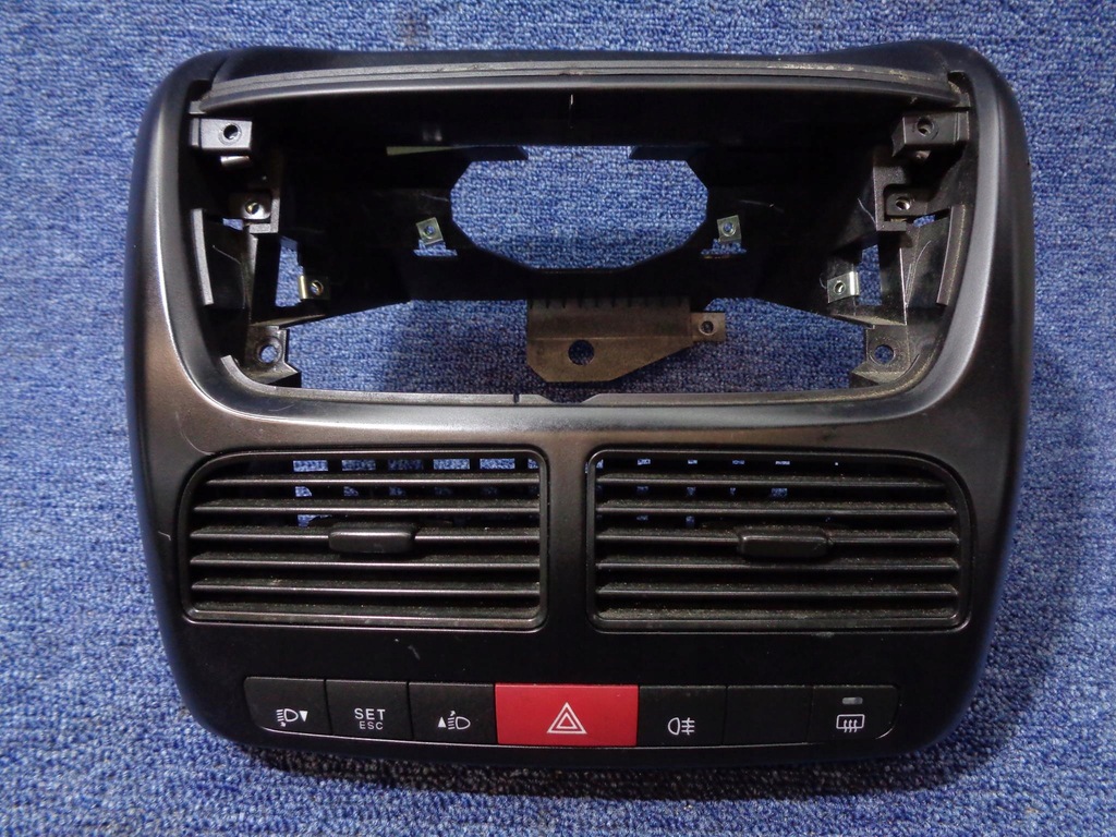 фото №1, Решітка обдув рамка перемикачі doblo 2 combo d