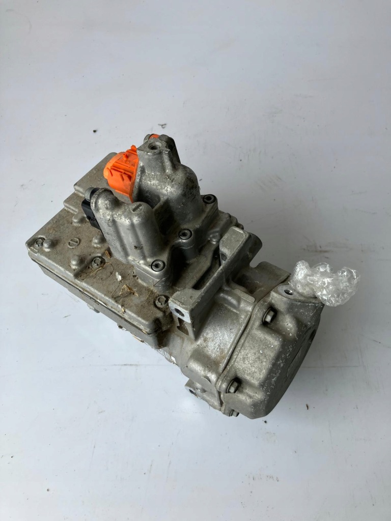 Компрессор кондиционера renault zoe 926005020r Недорого