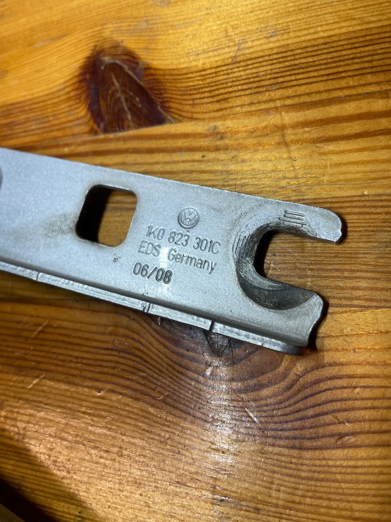 фото №4, Петля петлі капот правий лівий перед vw golf v 5 1k0823301c 1k0823302c