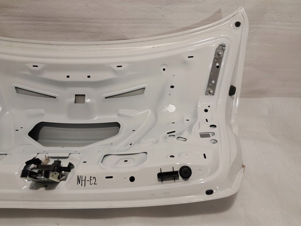 Audi a4 b9 рестайлинг  седан крышка багажника багажника задняя крышка ly9c Киев