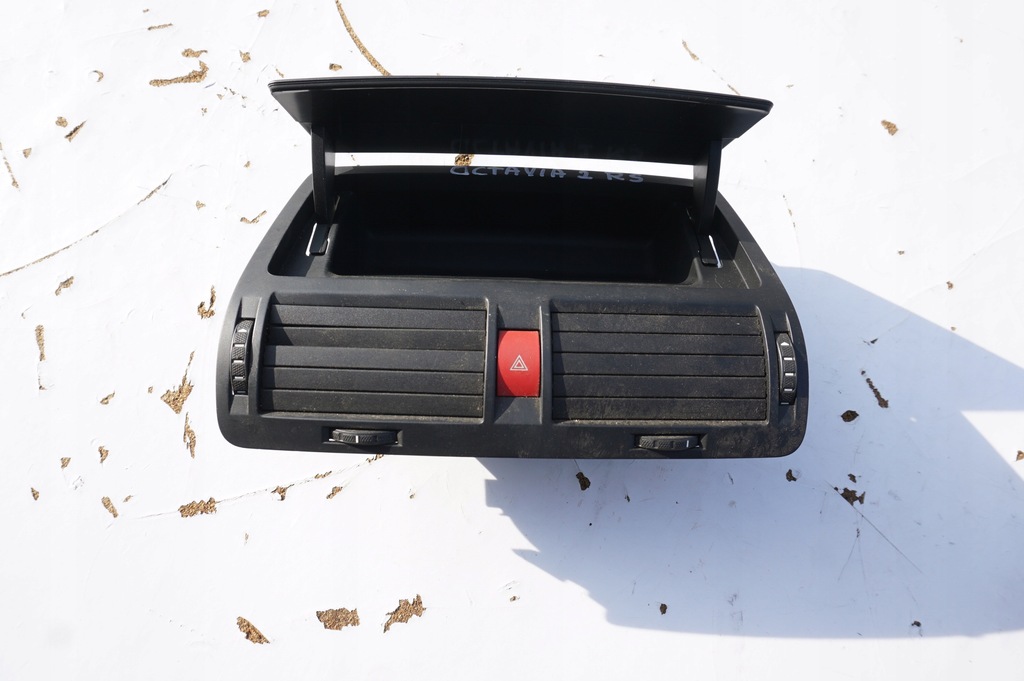 фото №1, Ґрати обдув панелі бардачок skoda octavia ii 2