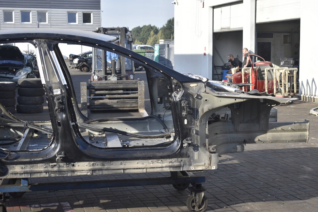 Четверть крыло левая правая  задний лонжерон порог стойку tesla model s 12-20 Киев