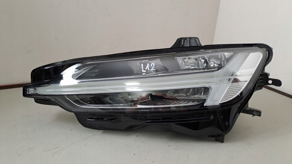 фото №1, Volvo v60 ii s60 iii 18-21 лампа левая перед full led 32338996 eu