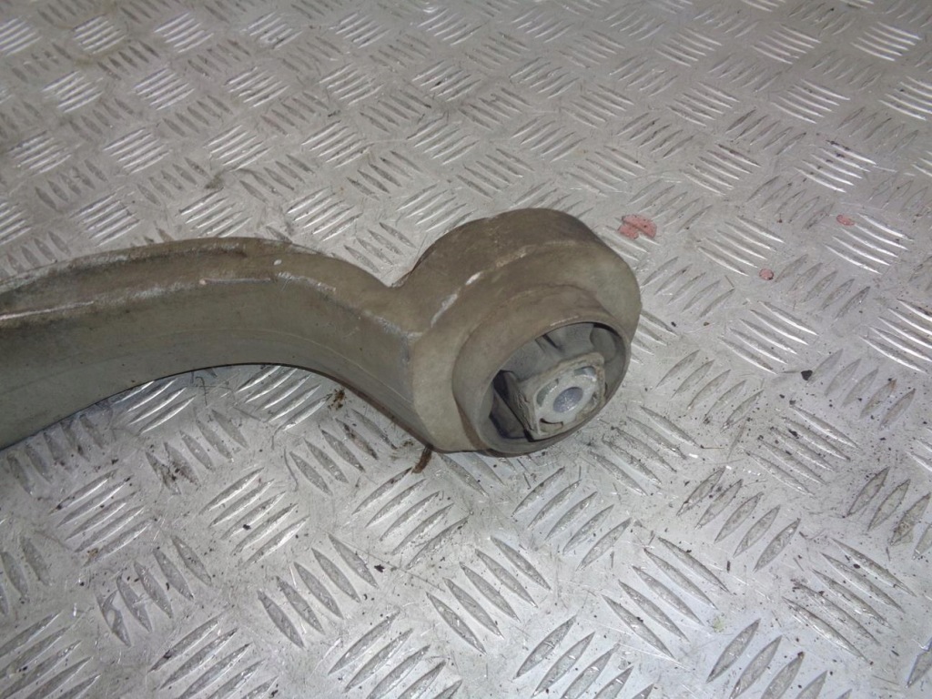 Важіль правий перед нижній банан audi a4 b8 2008- в Україні