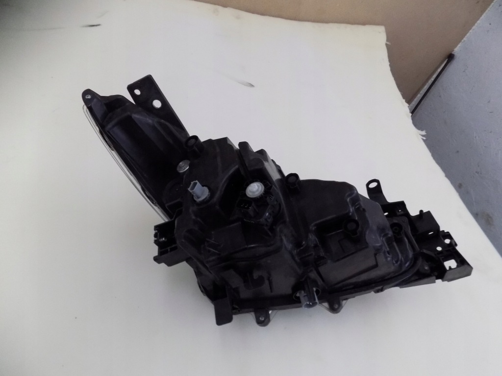 Mazda 3 3 рестайлинг  фара передняя левая 16-18r full led хорошее состояние 16-19r в Украине