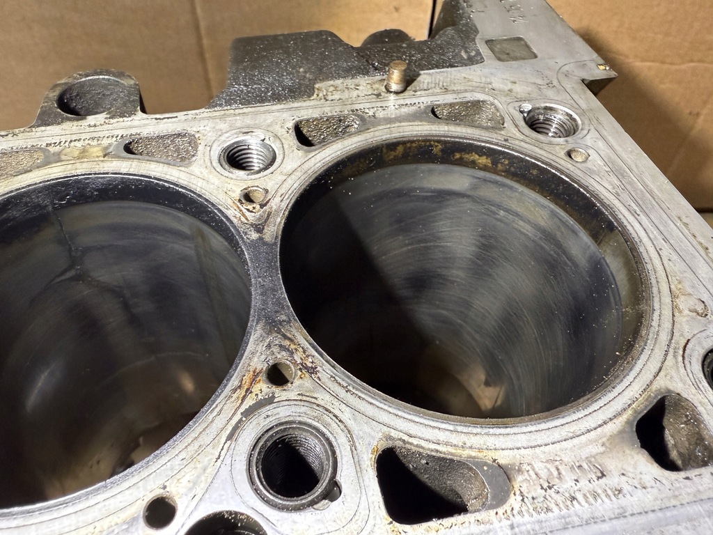 фото №7, Блок двигателя stopy вала 070103021f 2.5 tdi vw t5