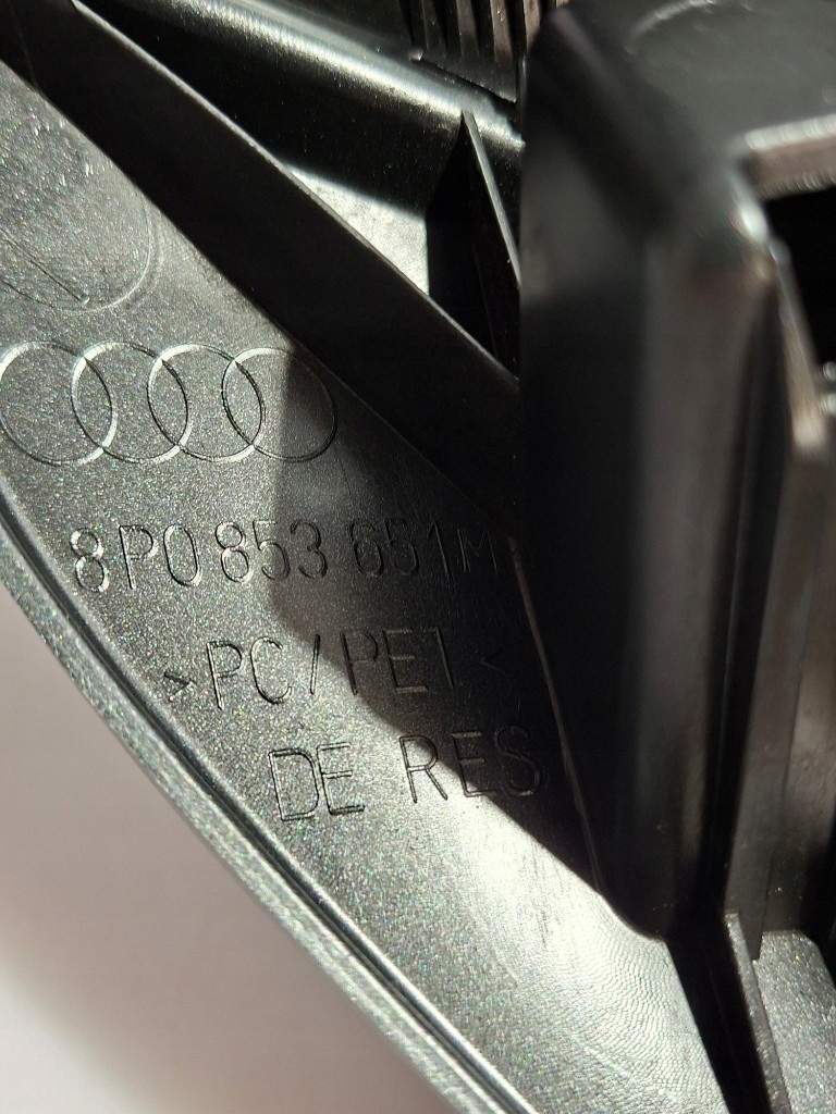 A3 8p lift решітка радіатора бампера перед решітка радіатора 8p0853651m емблема logo super стан в Україні