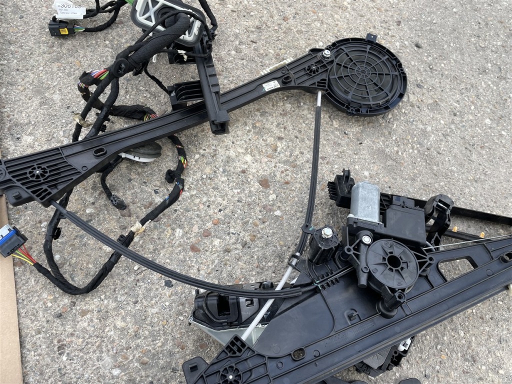 фото №10, Прокладка замок подъемник дверь правый перед citroen c5 aircross 18-24