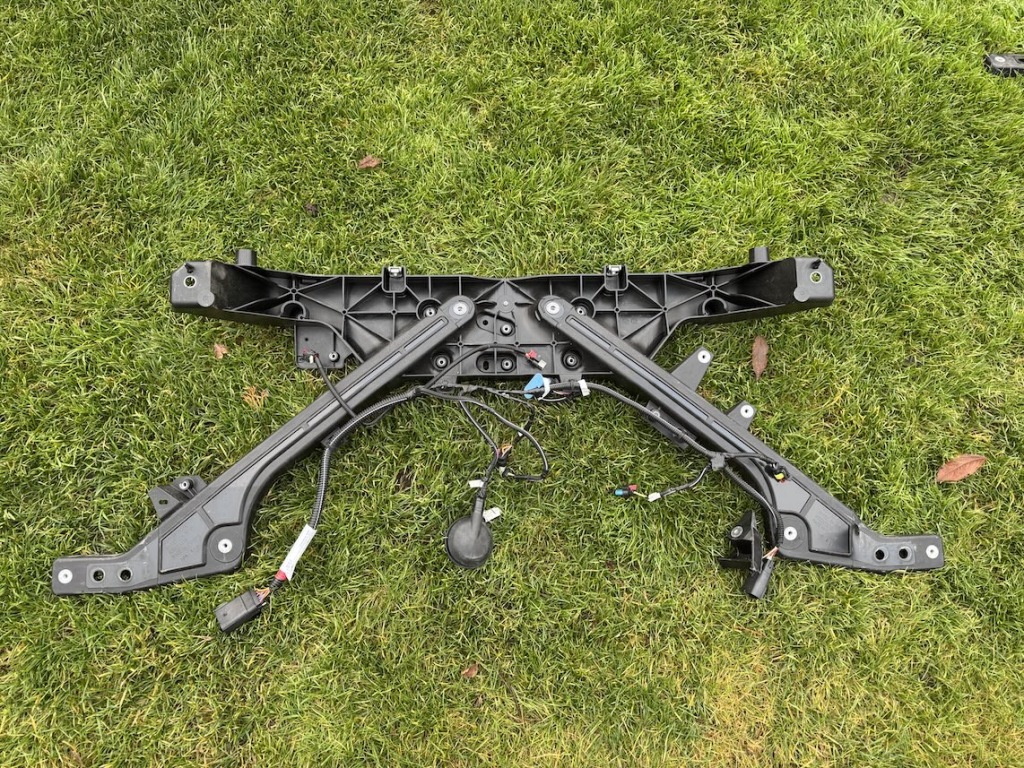 Купити Tesla model y my підсилювач ремінь передній оригінал