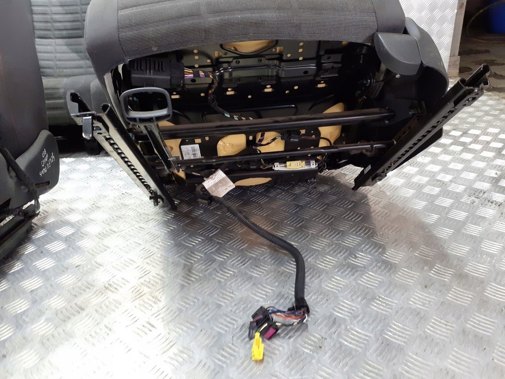 фото №3, Сиденья комплект vw golf v plus