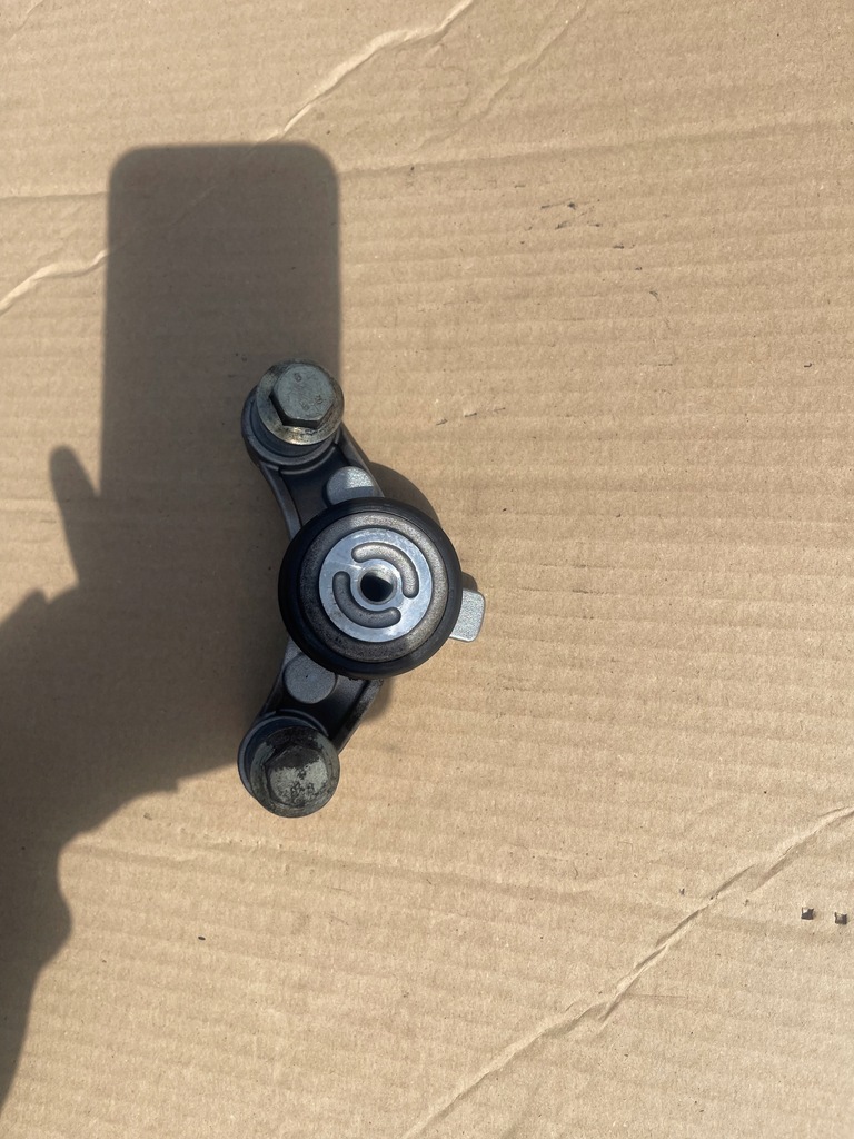 фото №1, Кронштейн кронштейн ролики land rover 3.0 jaguar xf xj 306dt