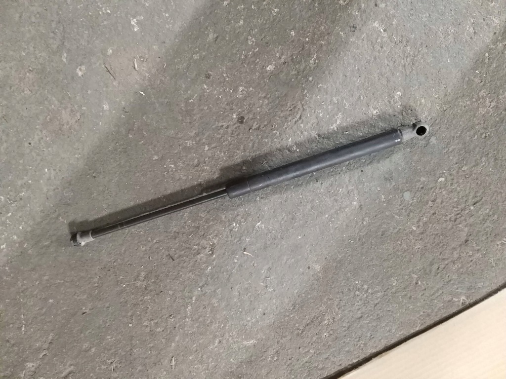 Купить Alfa romeo giulietta привод амортизатор капот перед передний