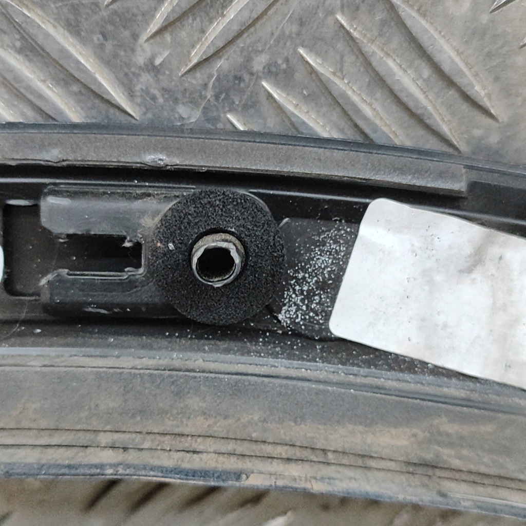 фото №6, Audi q4 sportback e-tron 2024 левая сторона молдинг крыла заднего