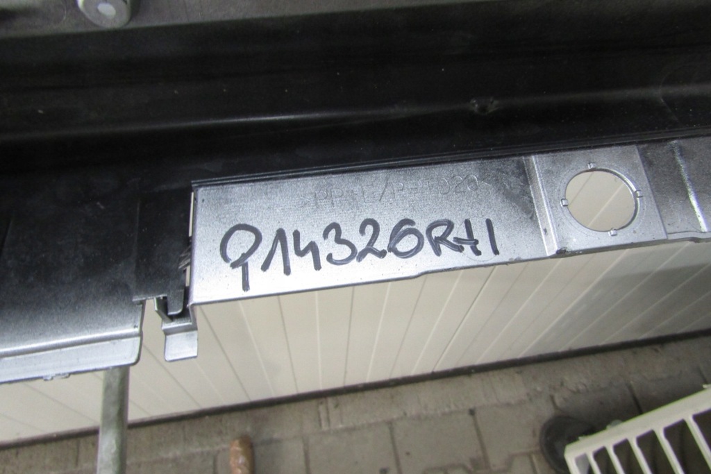 фото №13, Молдинг порог правая toyota yaris 4 iv 20- mazda 2 22- hybrid