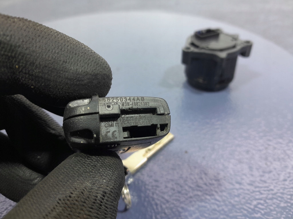 Jeep compass 2 17- ключ pilot вкладка замка Київ