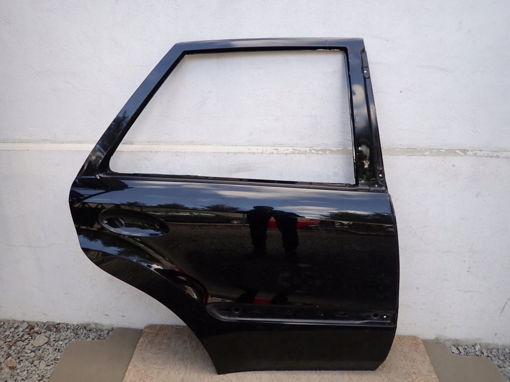 Купити Двері праве задні правий задній mercedes ml 164 05-11r