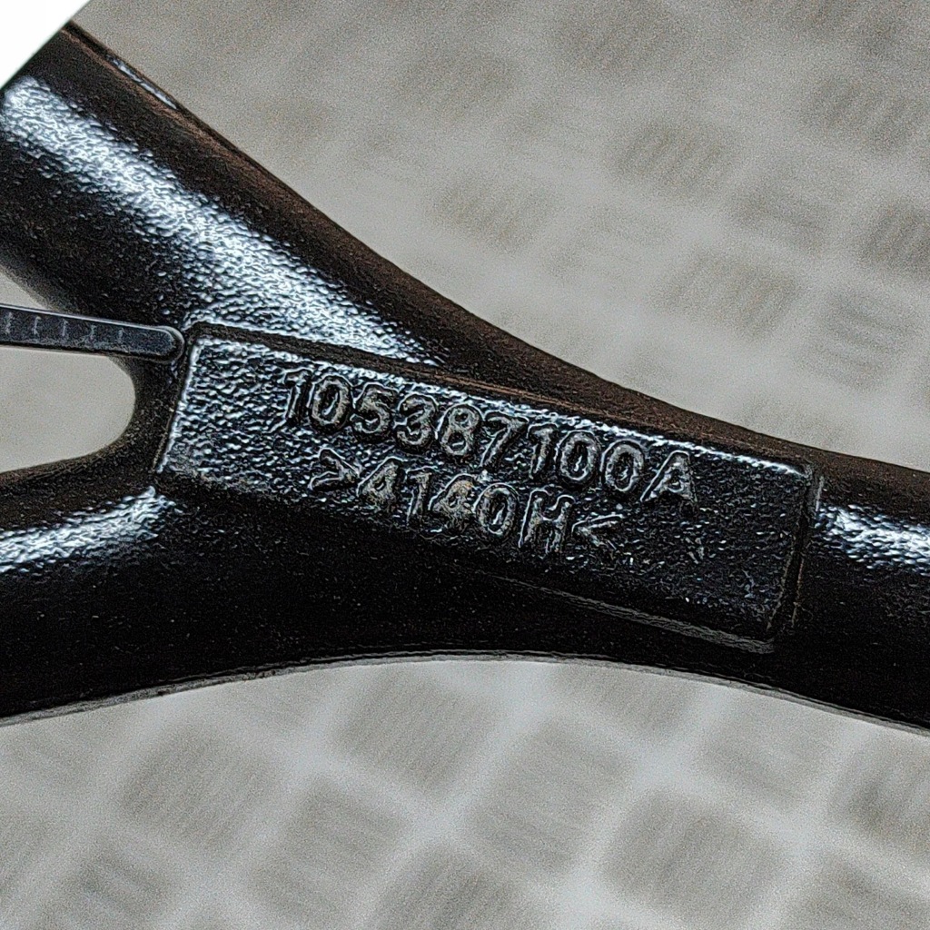 Tesla model x 2017 вушко буксирувальний / зачіп Зі Шроту